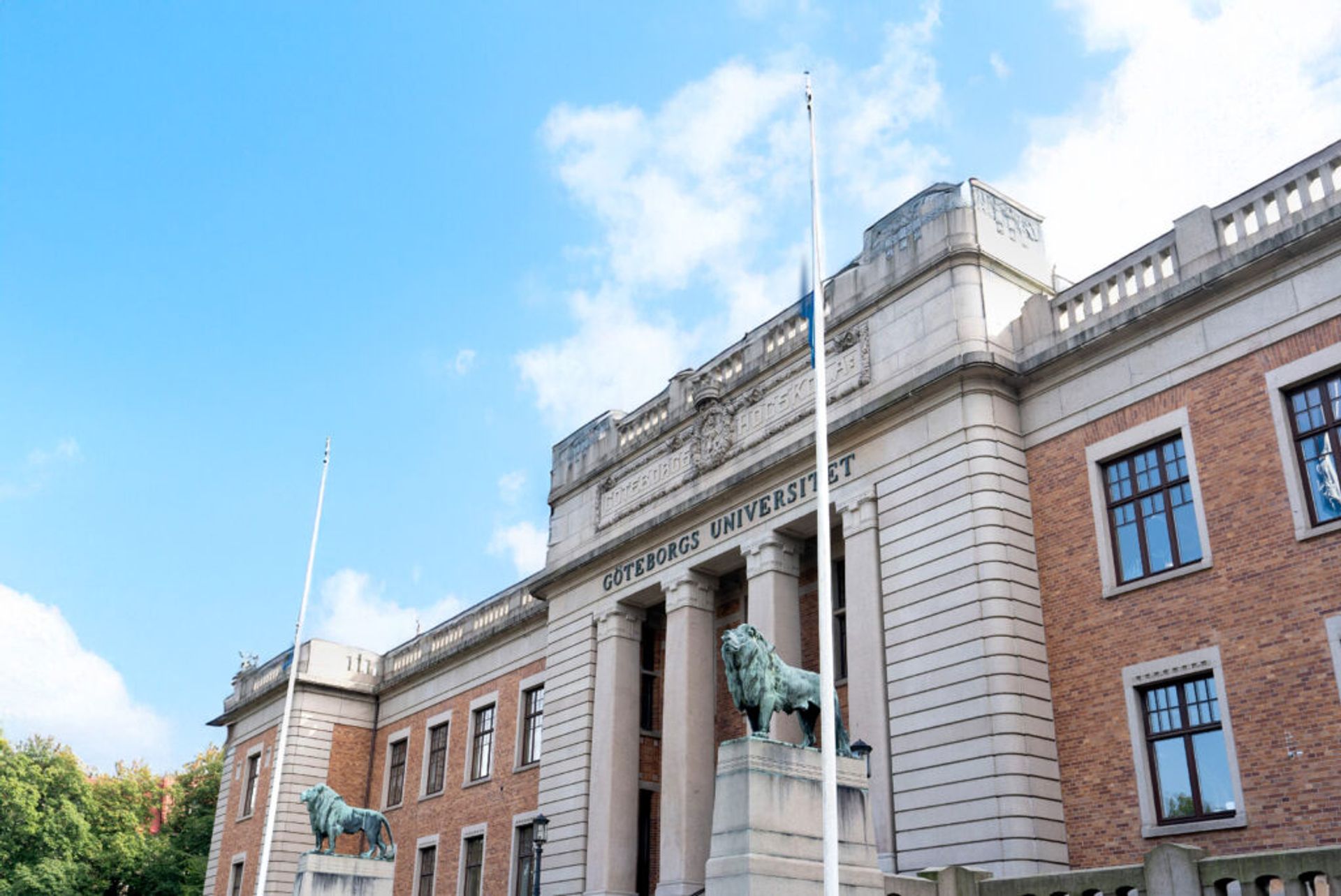 A close-up of the University of Gothenburg's main building.