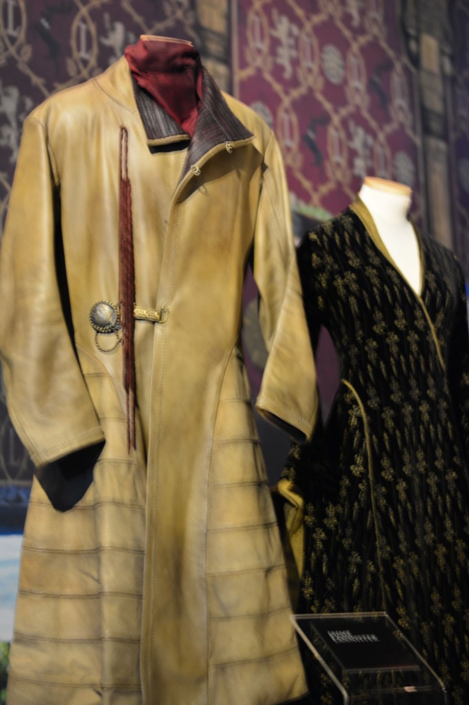 Jamie Lannister's Shmexy Coat- Westeros Got Style, yo'!