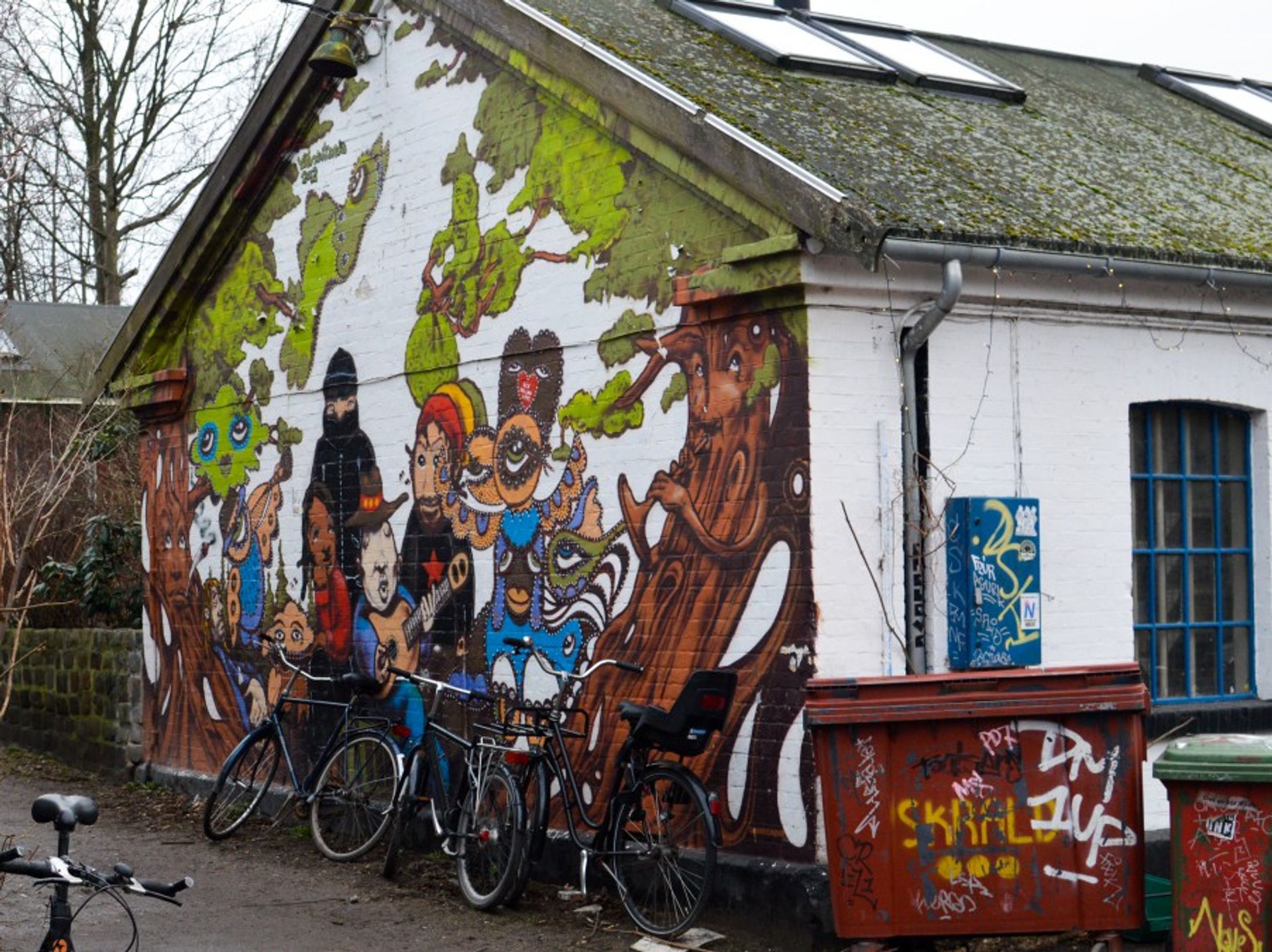 Typical houses in Christiania - love the murals, so dreamyy