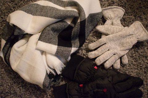  Écharpe et gants.