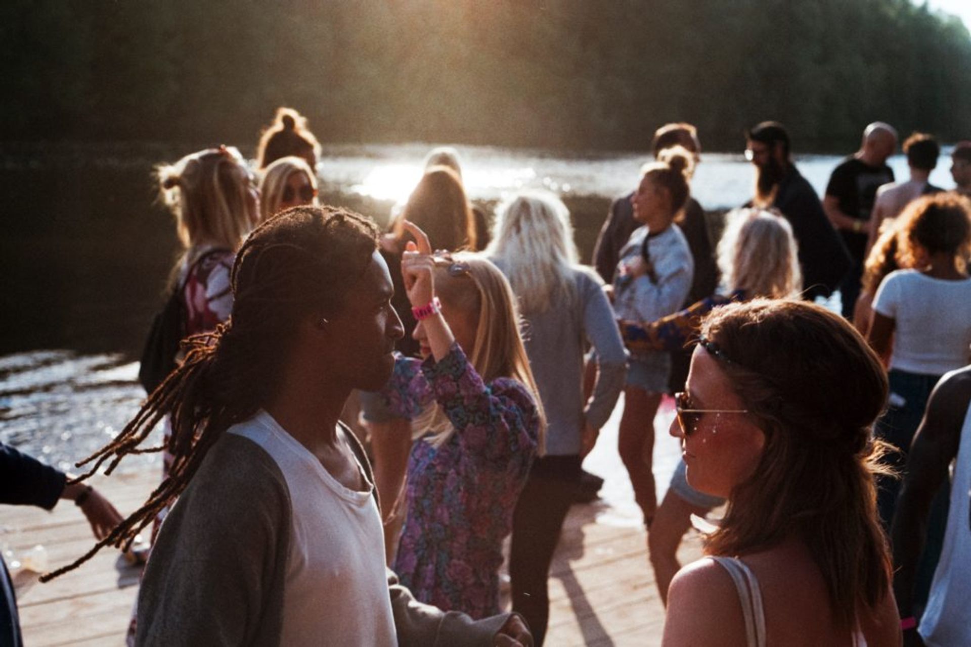 People mingling, Source: Jens Johnsson, Unsplash