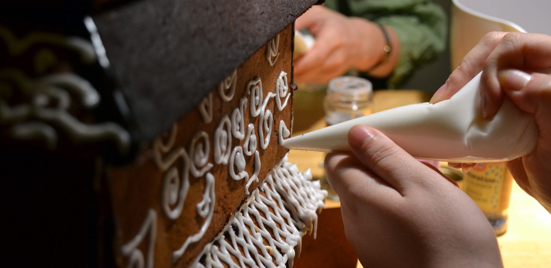 Decorating gingerbread house