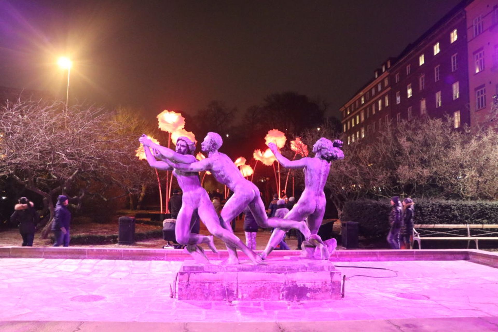a photo of the Illuminated statue fountain in Saint Jorgens place, by Axel Wallenberg. /Sanjay