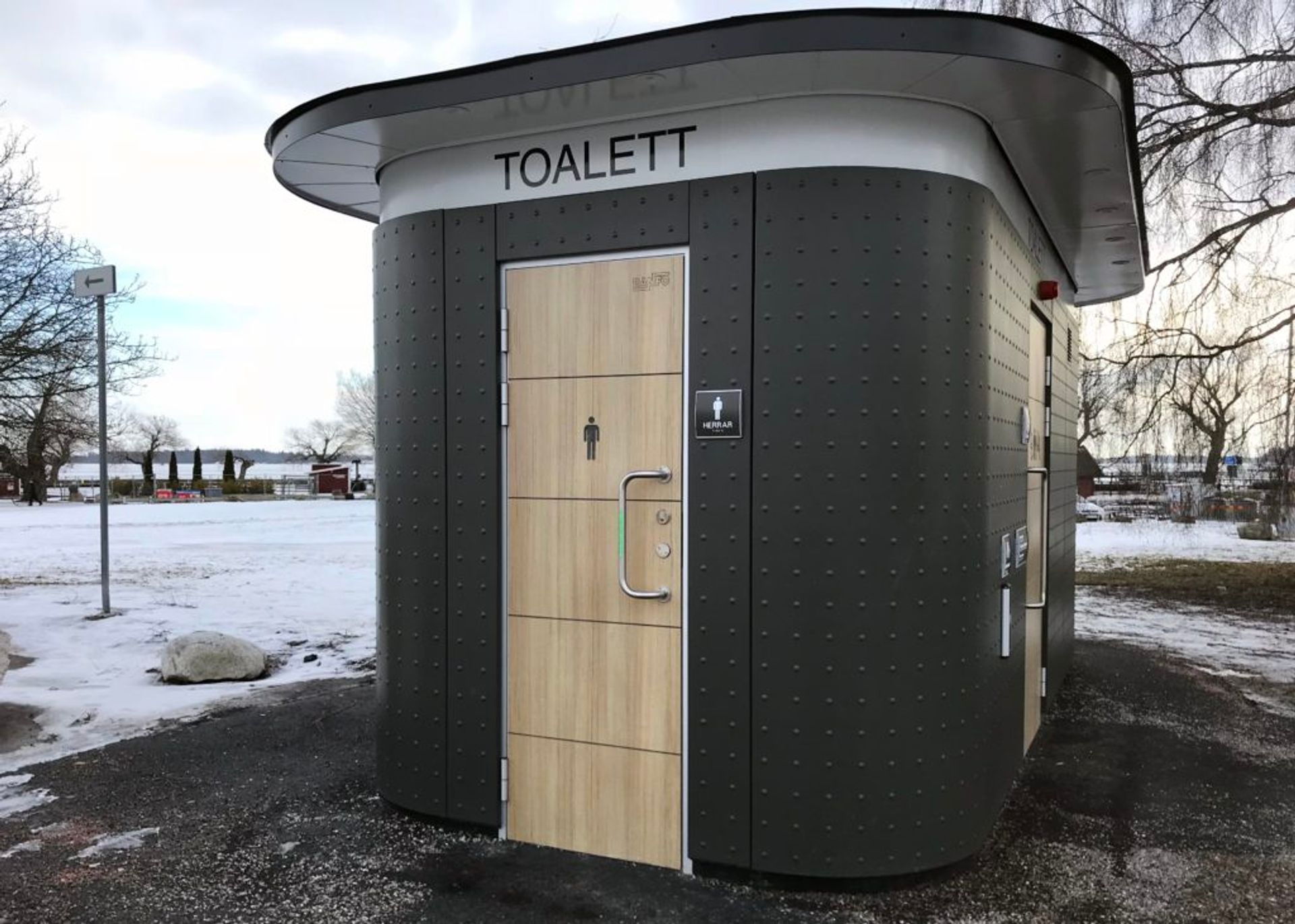 Toilet near the Lake Mälaren