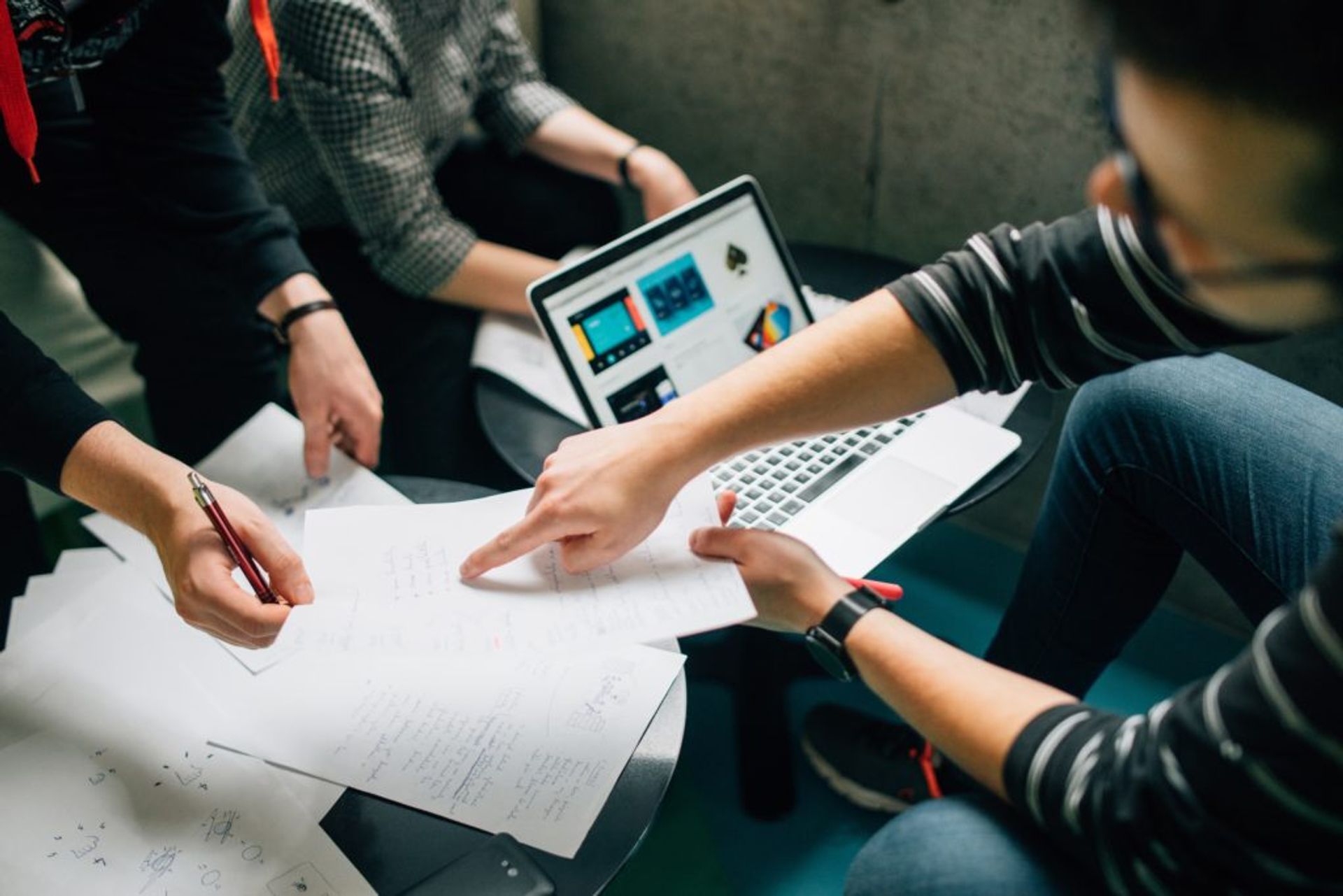 A group of people brainstorming, Source: Unsplash, Stefan Stefancik