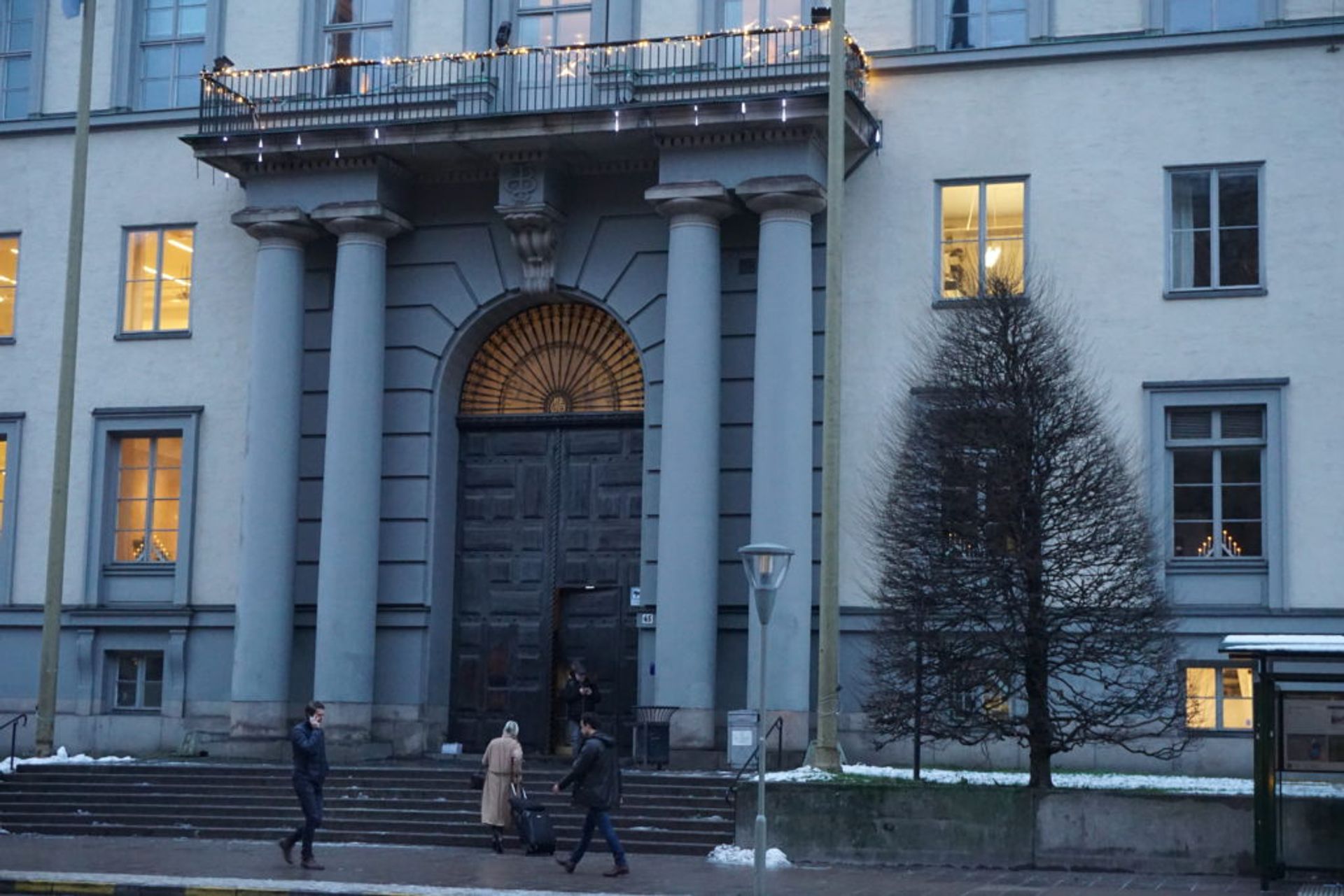 Stockholm School of Economics' Entrance, Source: Inez