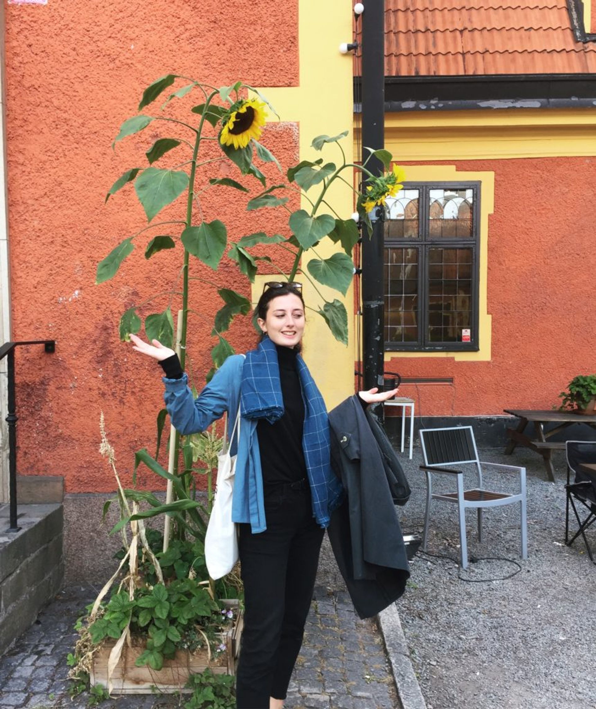 Friend stood in front of Västgöta Nation