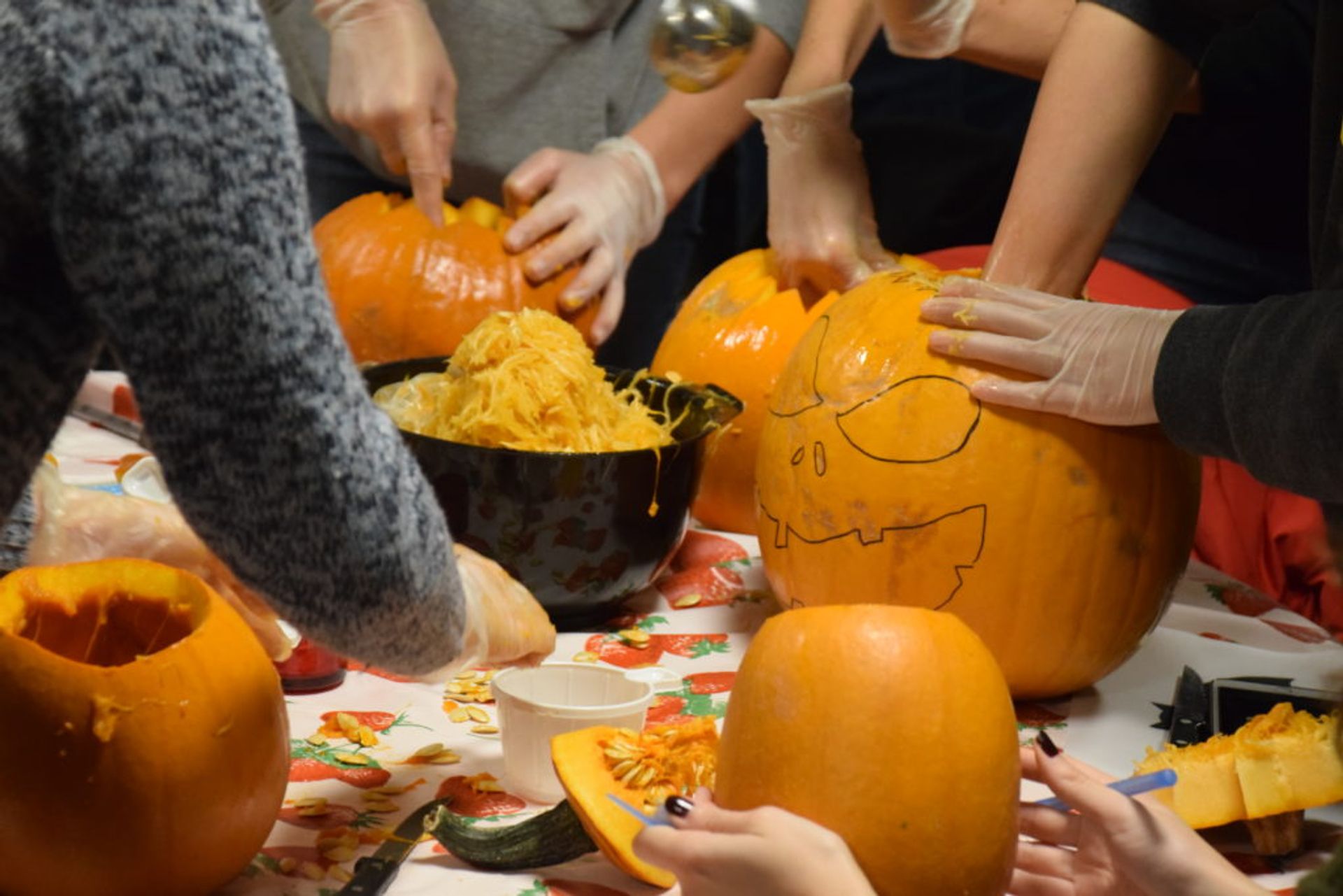 Pumpkin carving for Halloween - How scary can it get? - Study in Sweden
