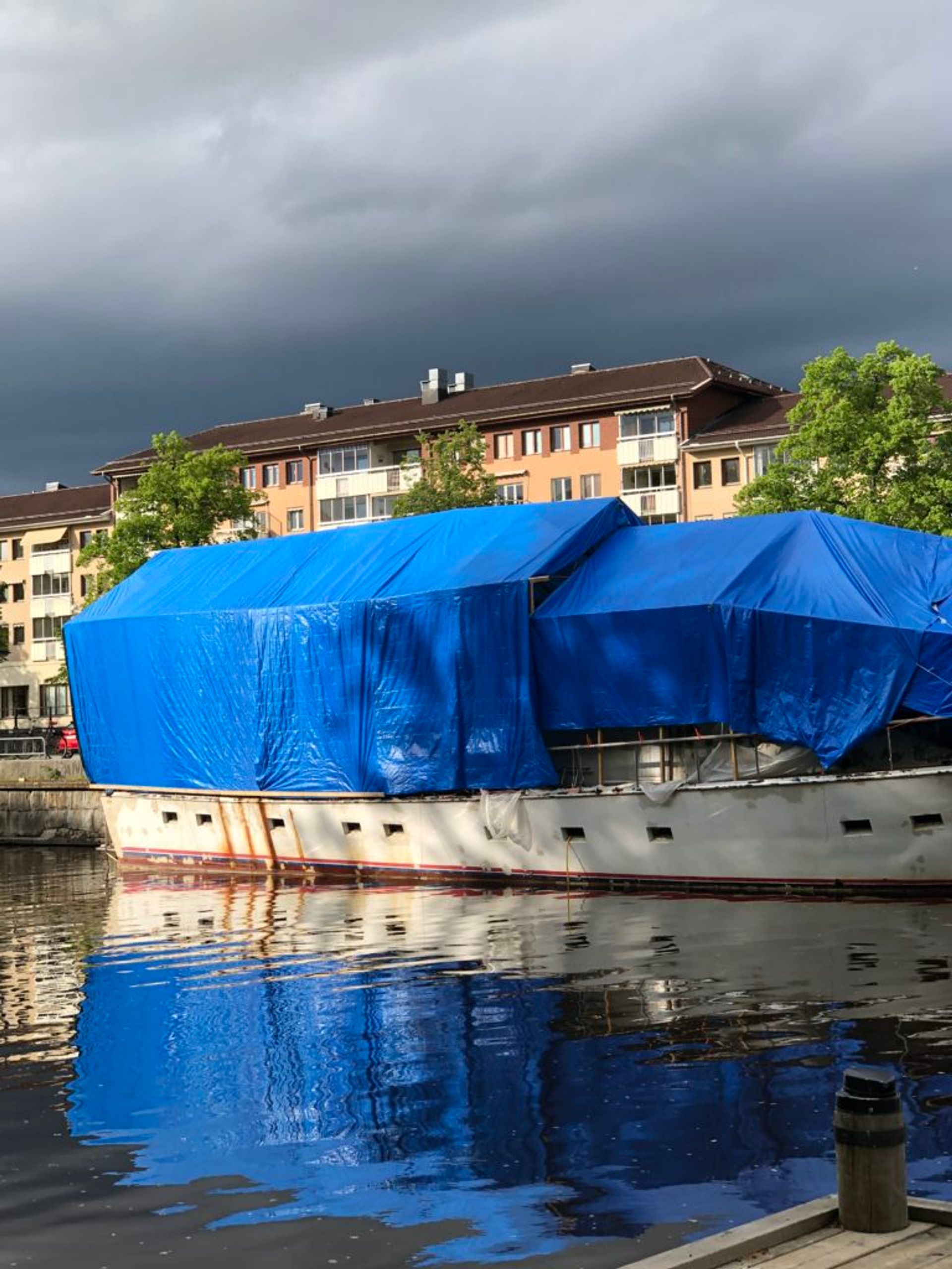 A sleeping boat in Uppsala, Spring 2019
