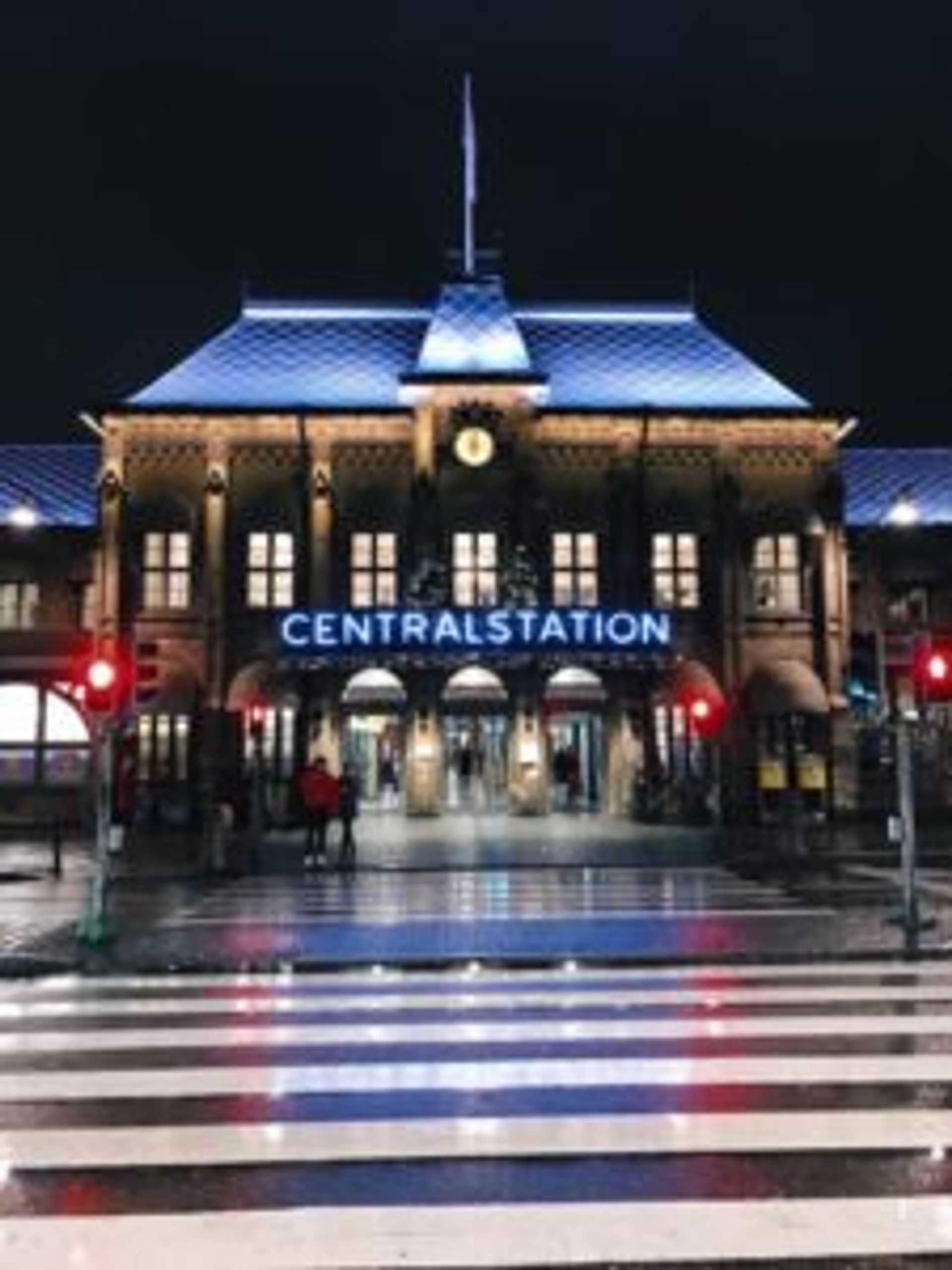 Gothenburg's central station lit up at night.
