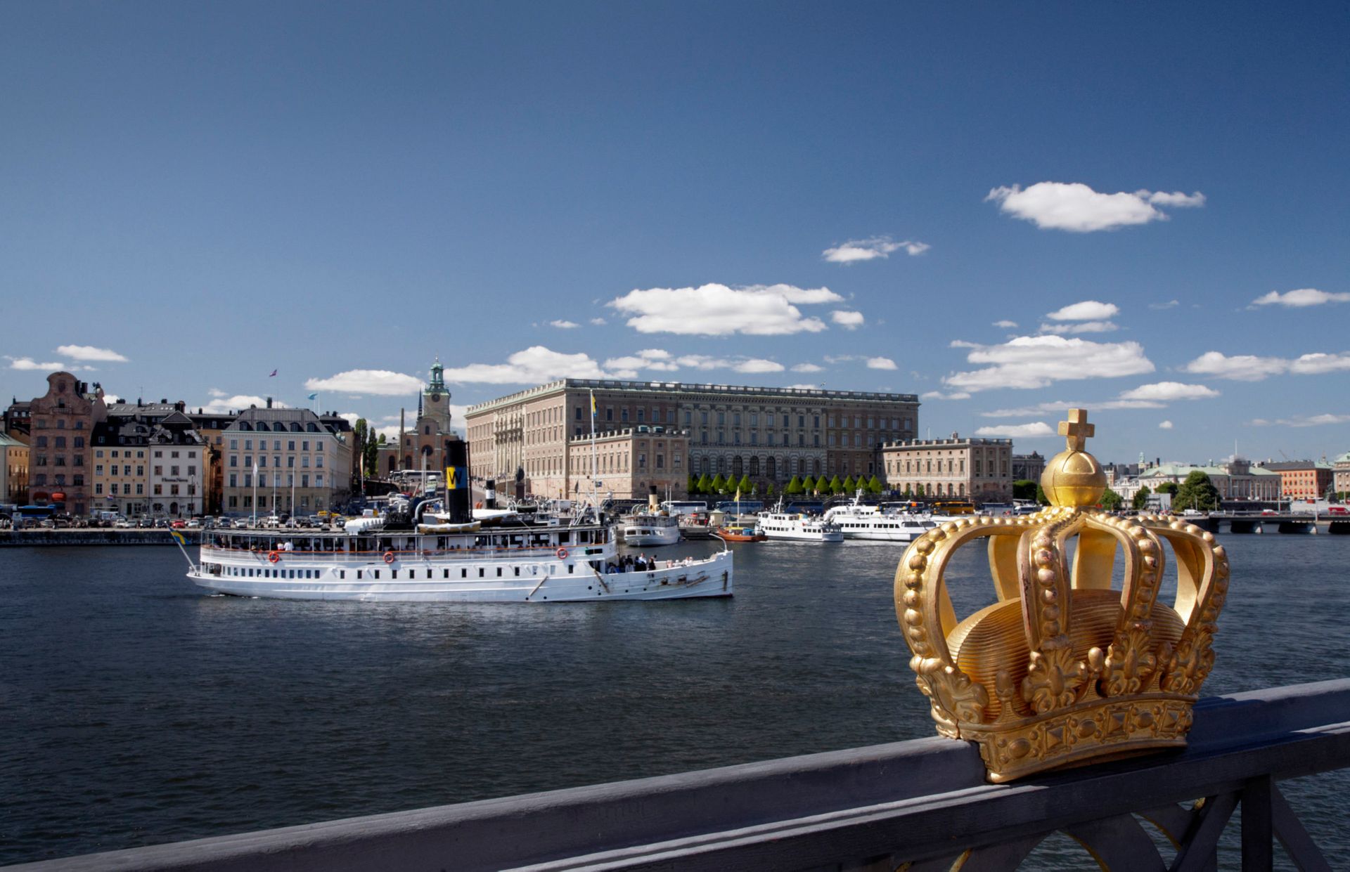 A boat in front of the Royal Palace in Stockholm.