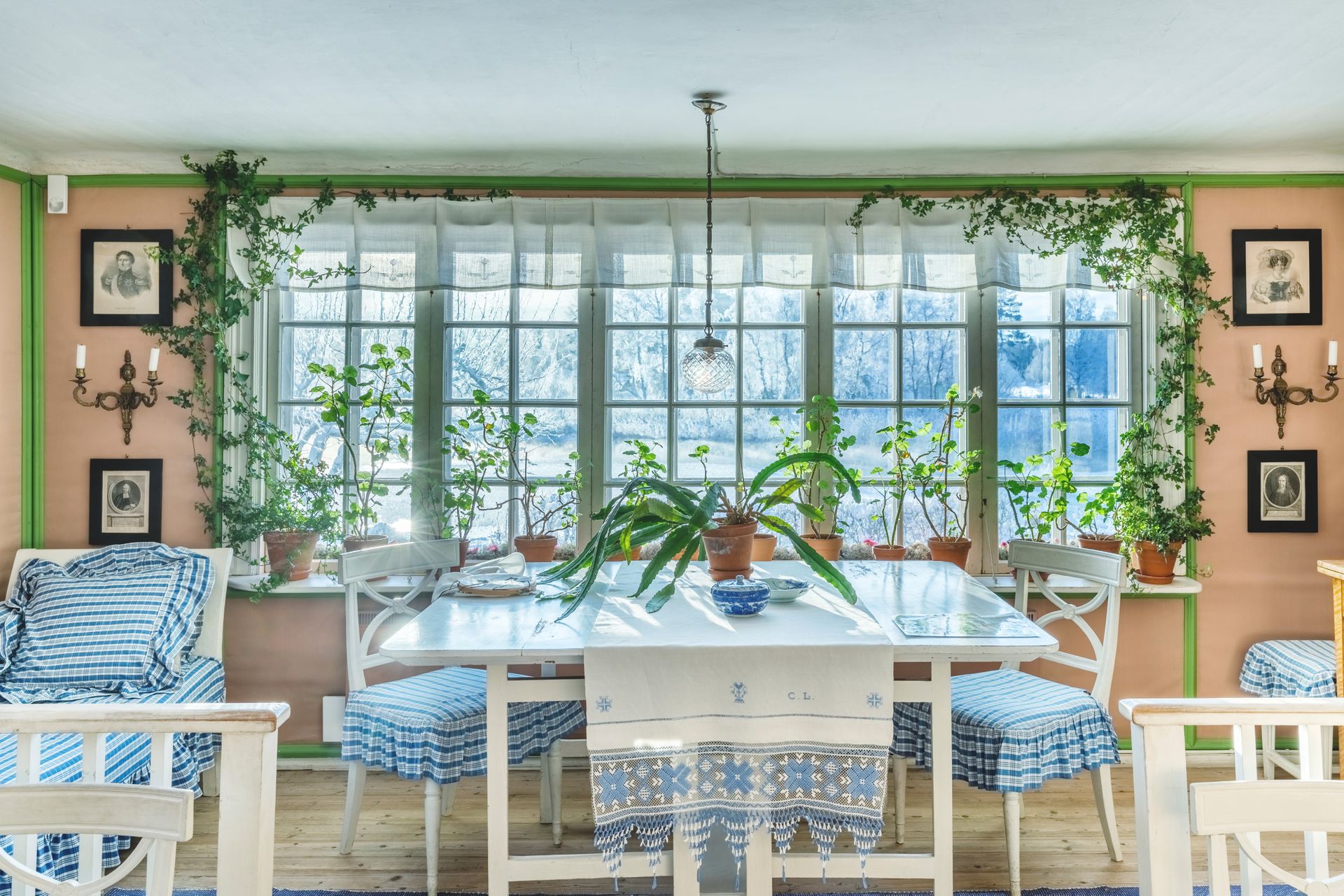 A white table beside a window in the Swedish artist Carl Larsson's home.