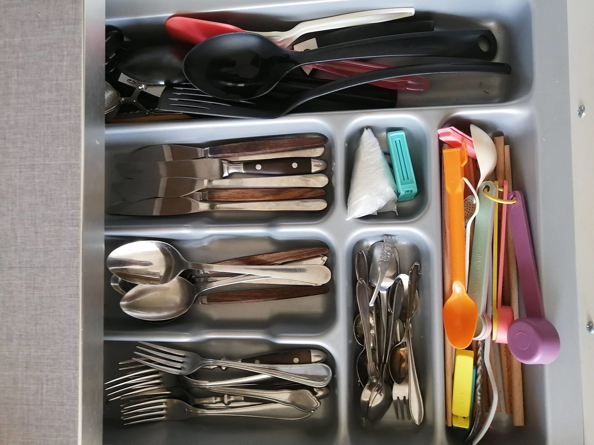 A drawer of cutlery