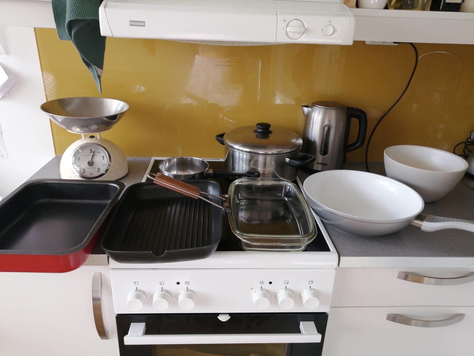 Crockery and baking trays