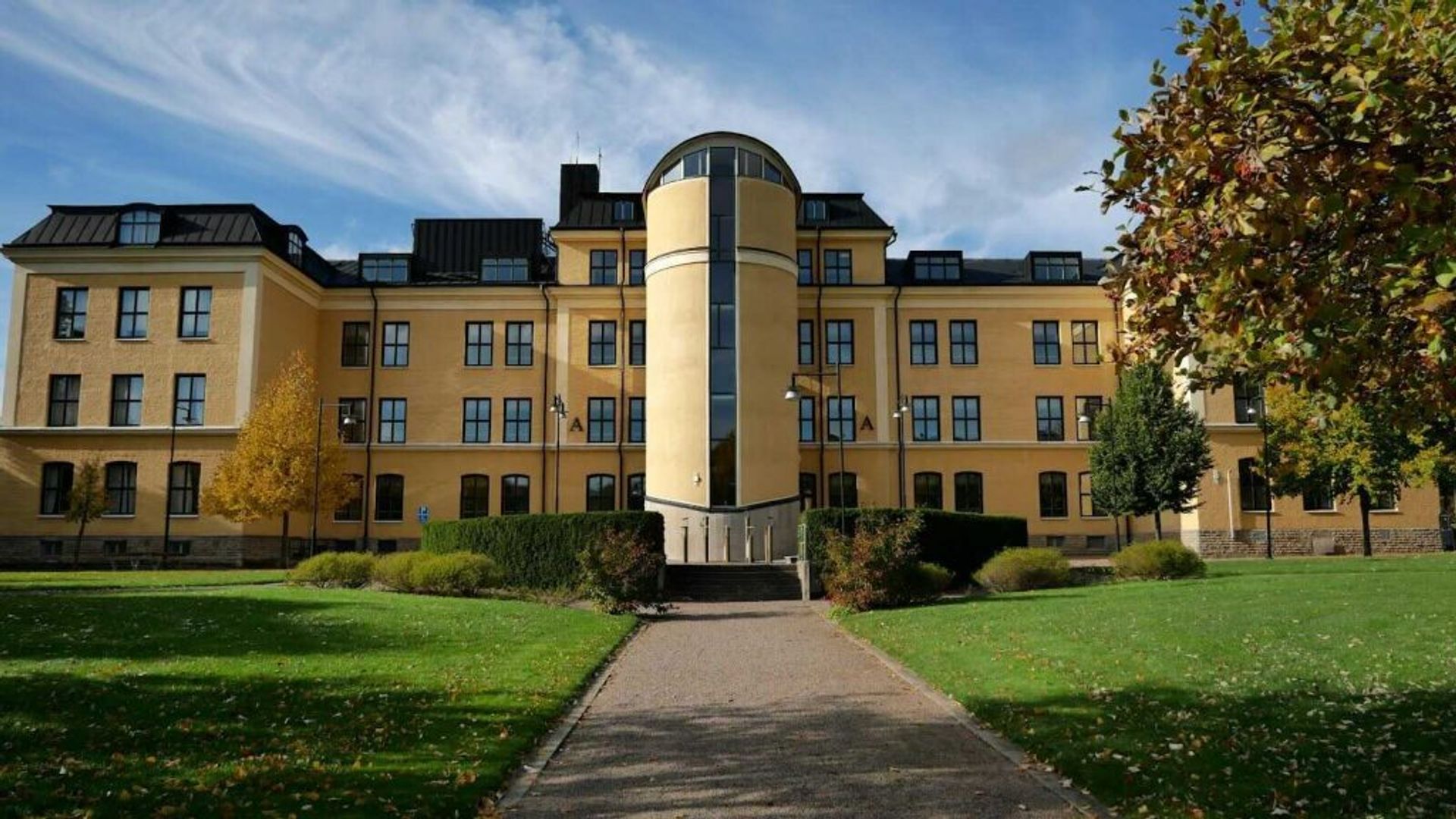 One of the yellow building on the campus at University of Skövde. 