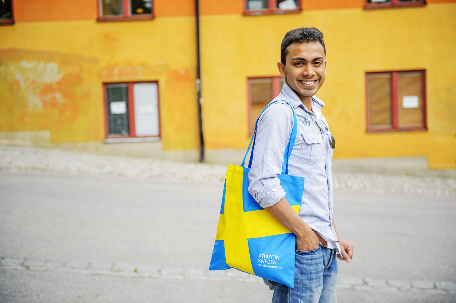 Student posing with study in Sweden bag