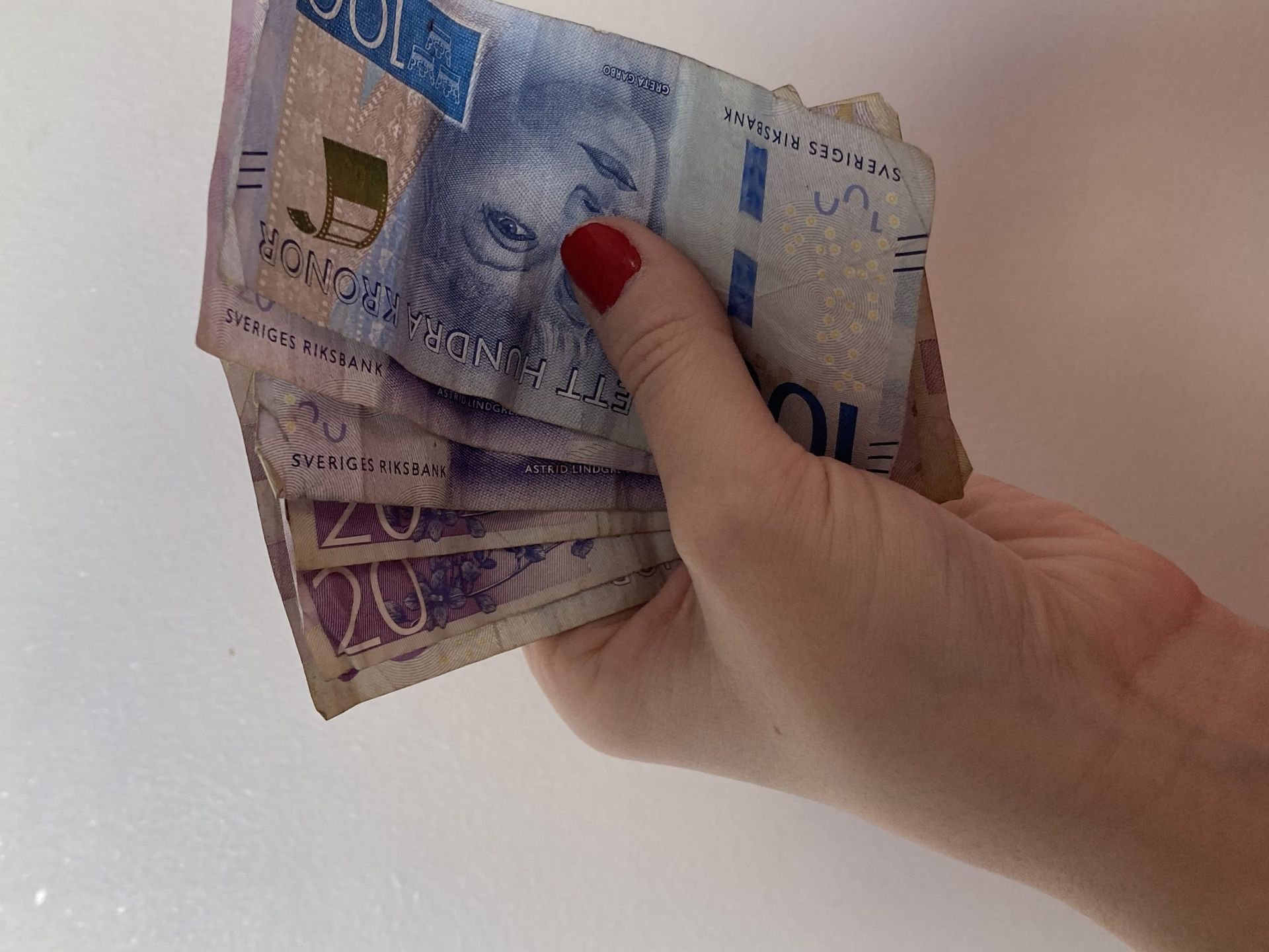 Photo of 200 kronor in cash 