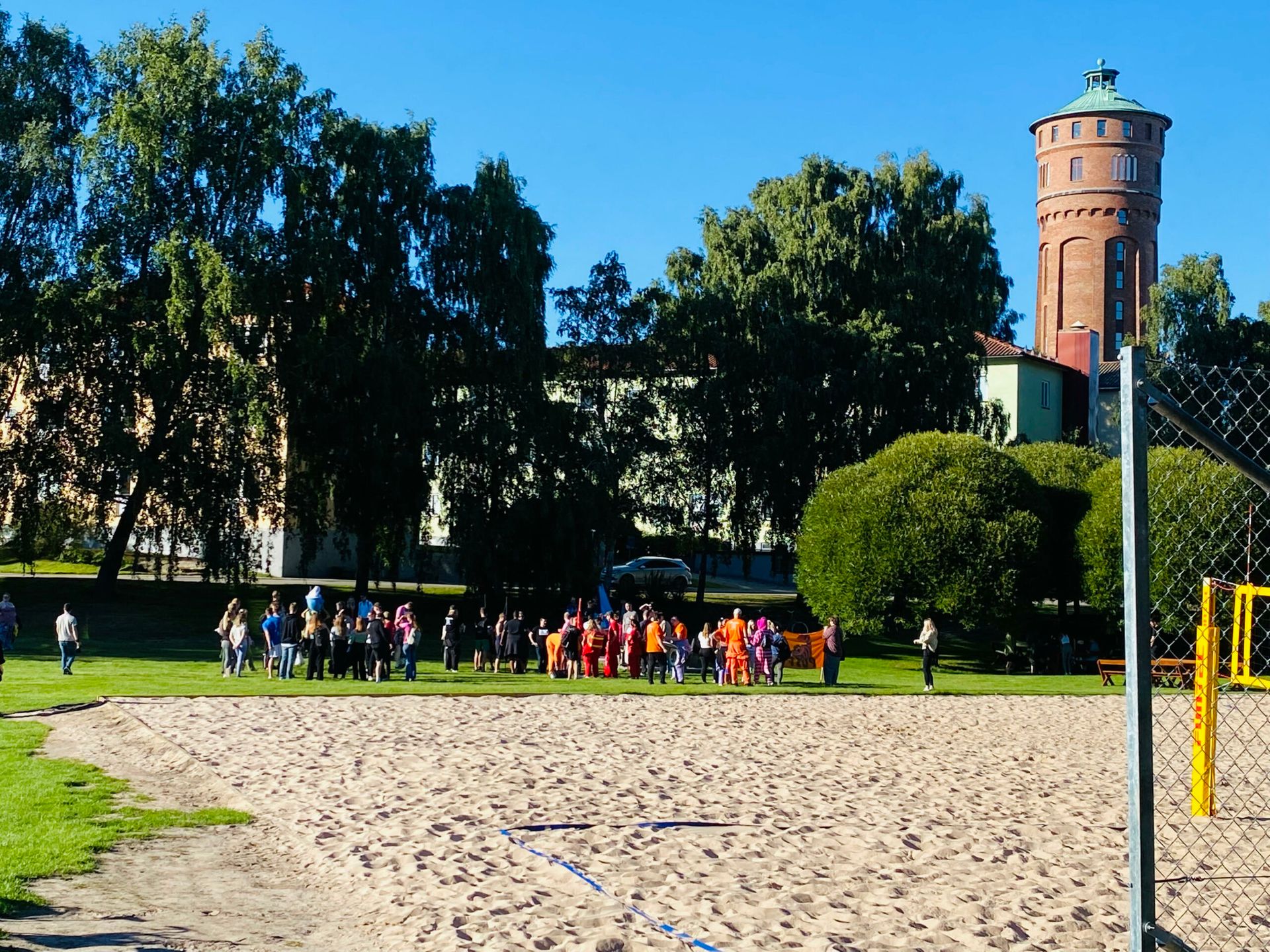 Students from University West come together for outdoor group activities during Introduction Week in the park.