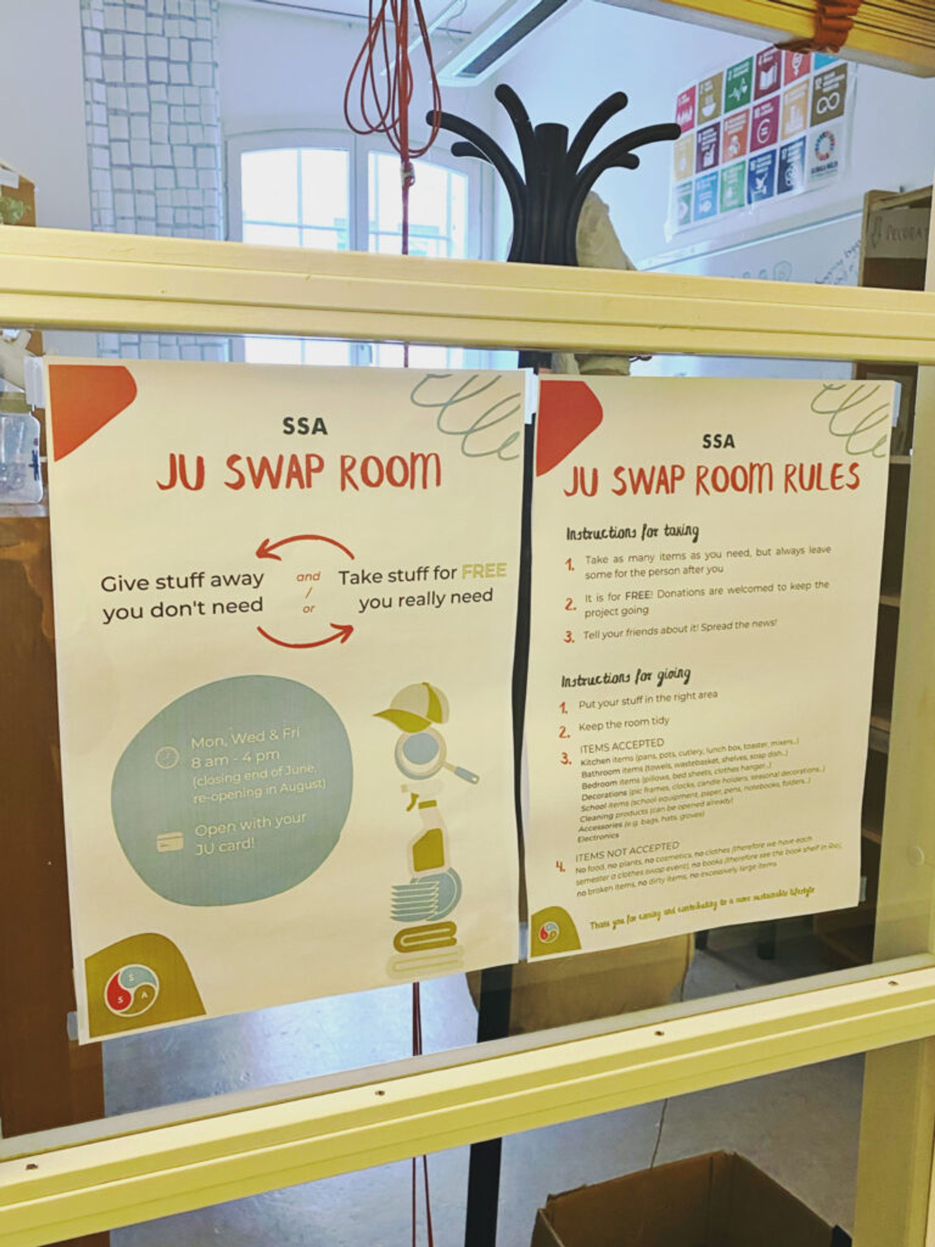 Printed notices outlining the regulations and function of the Jönköping University swap room.
