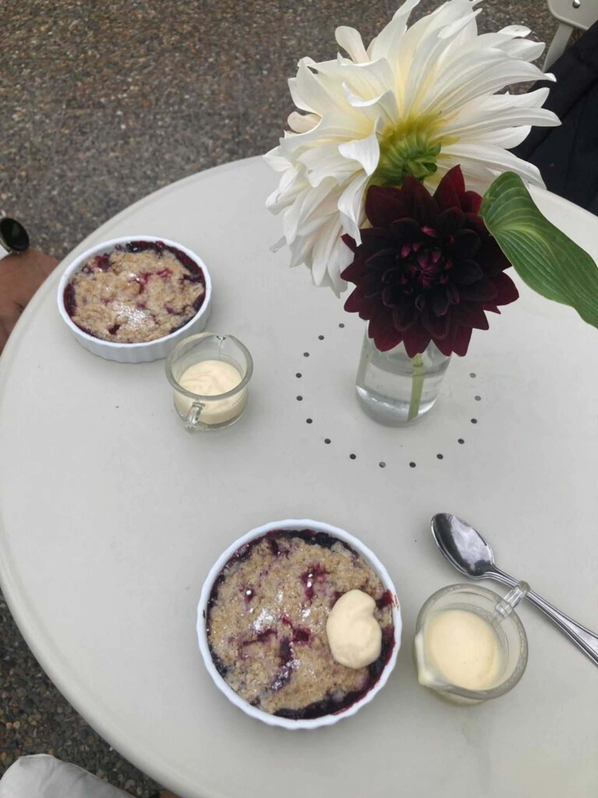 Cakes and flowers