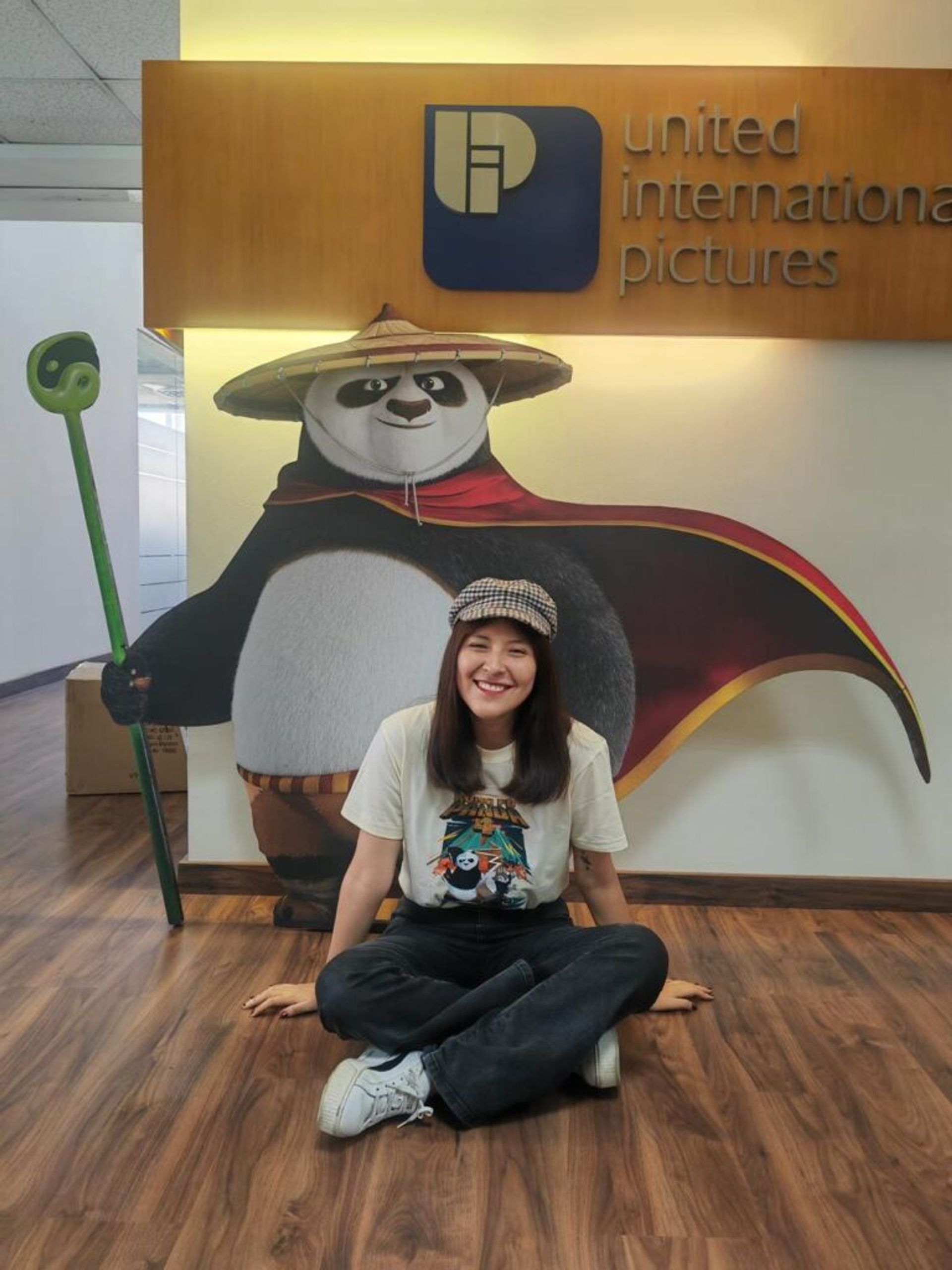 A picture of Jazmin seating in the floor with Kung Fu Panda Image