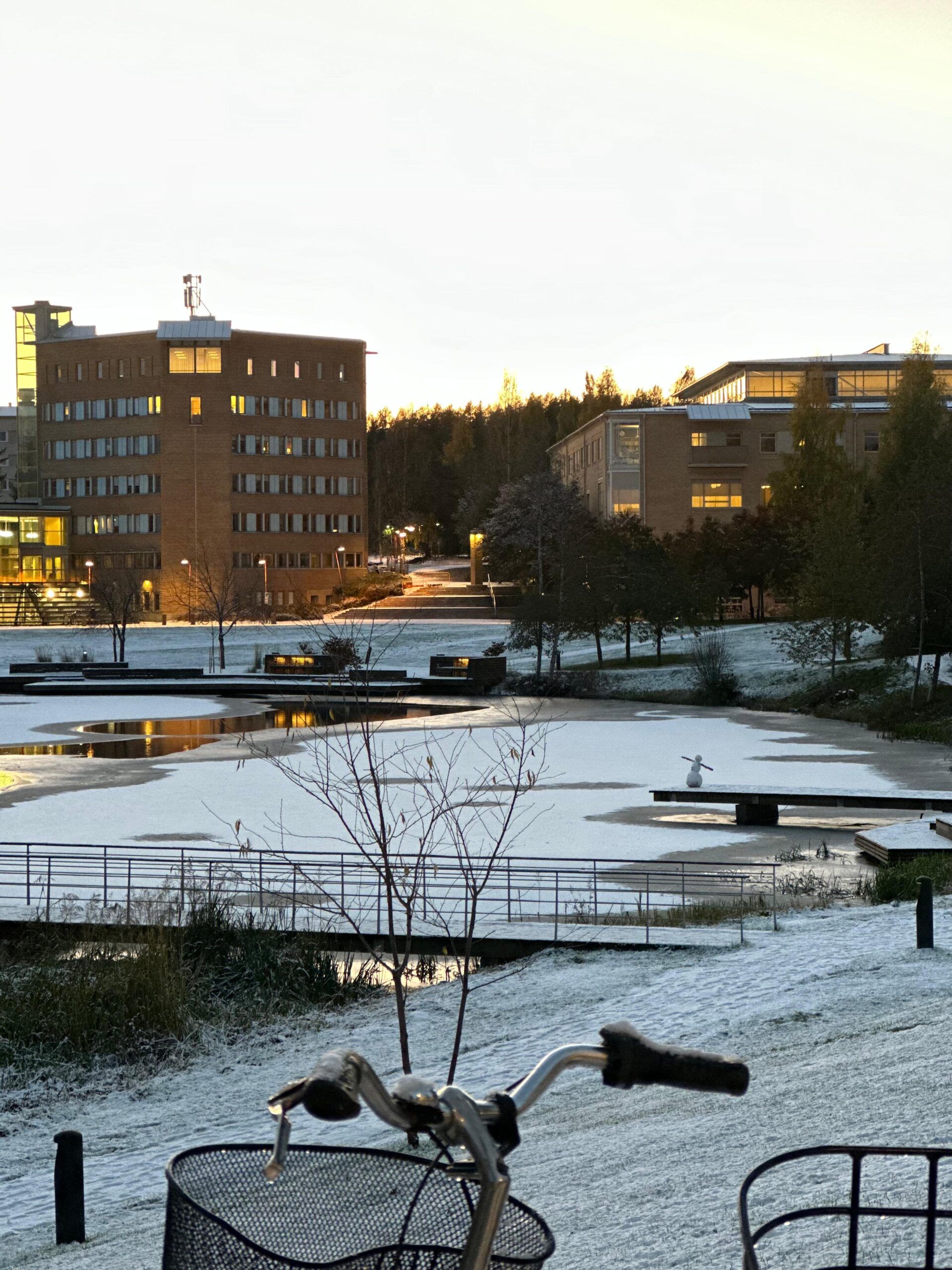 An outdoor image of a snow covered Umeå University building