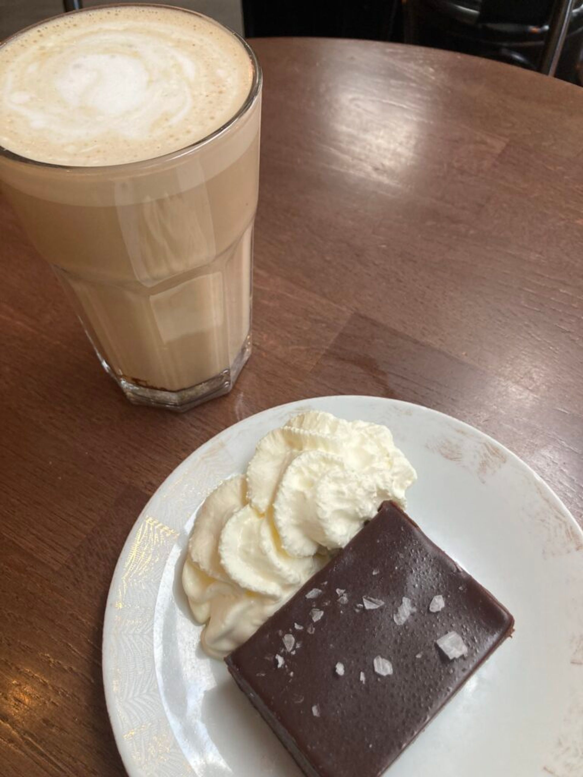 Brownie and chai latte