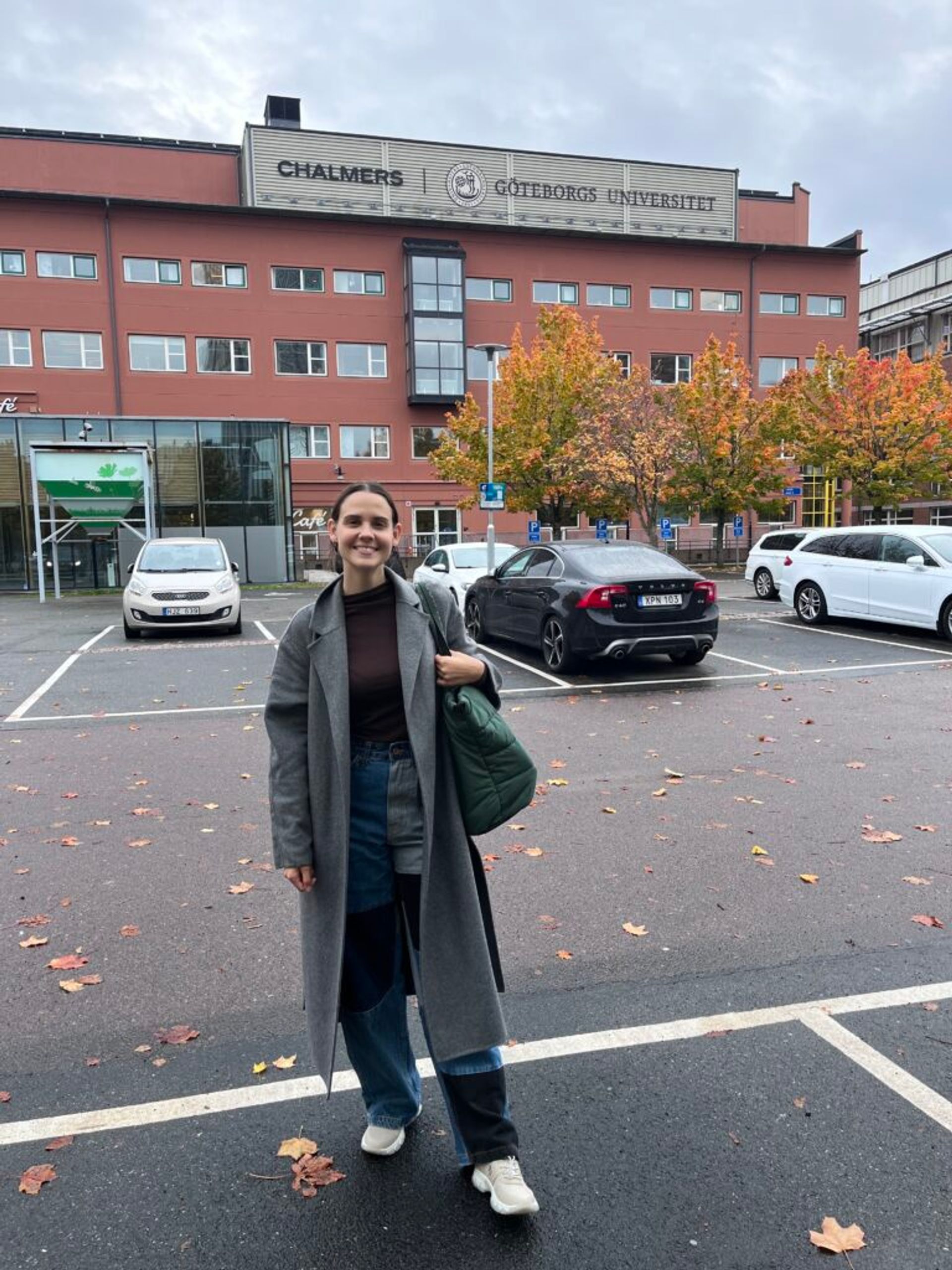 Girl posing in front of a university building.