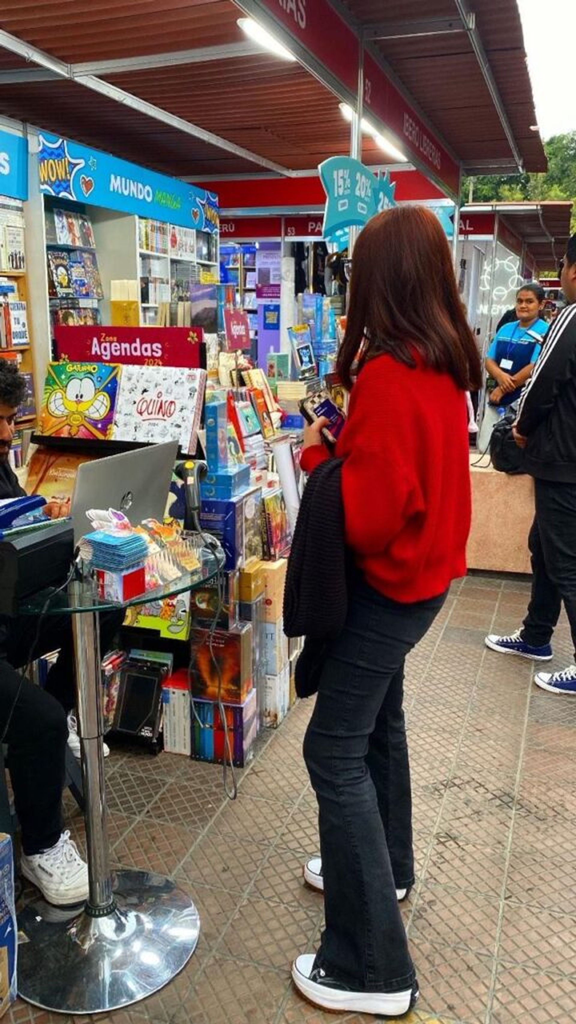 A girls seeing books