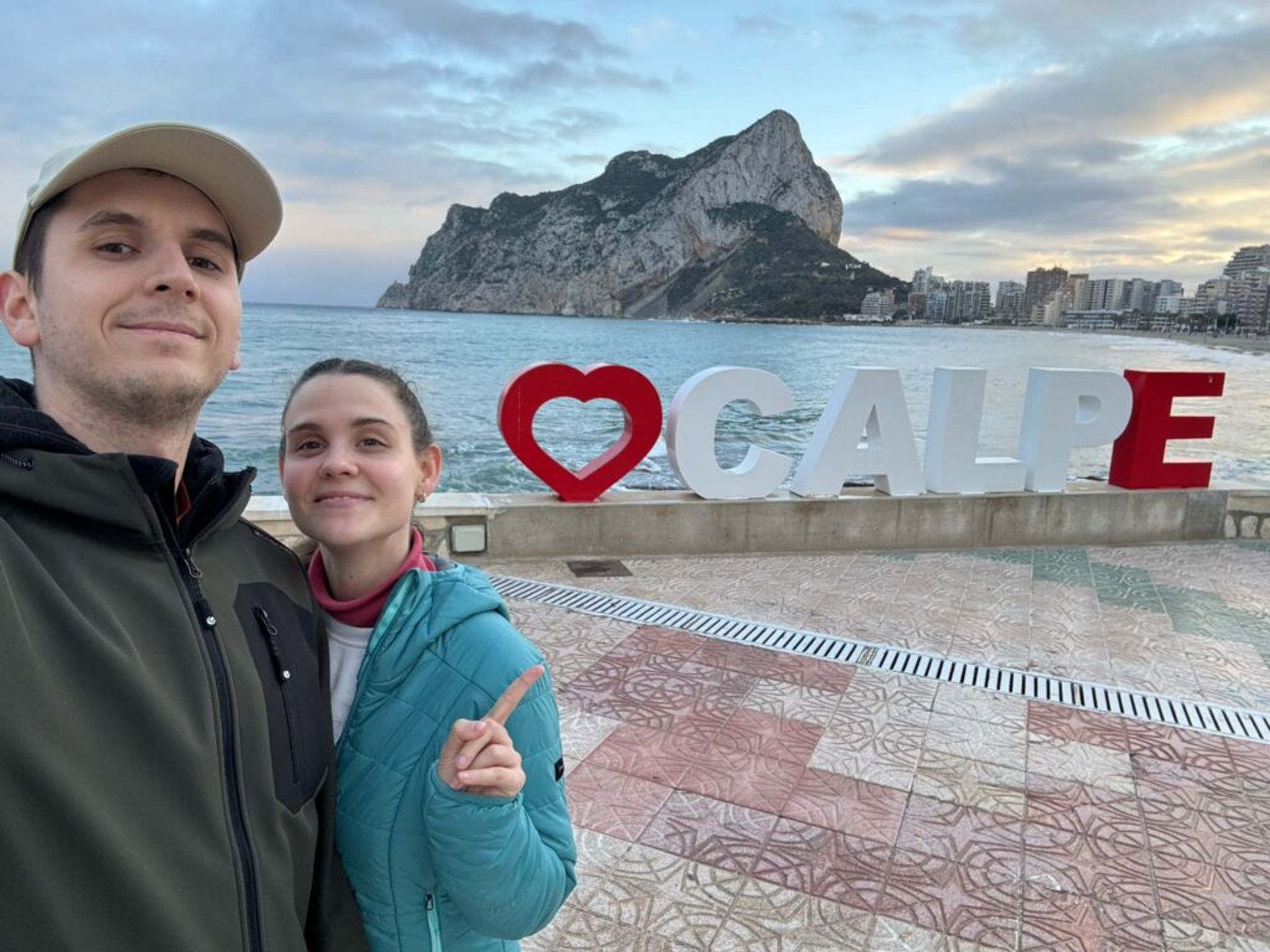 A couple posing in front of Calpe sign.