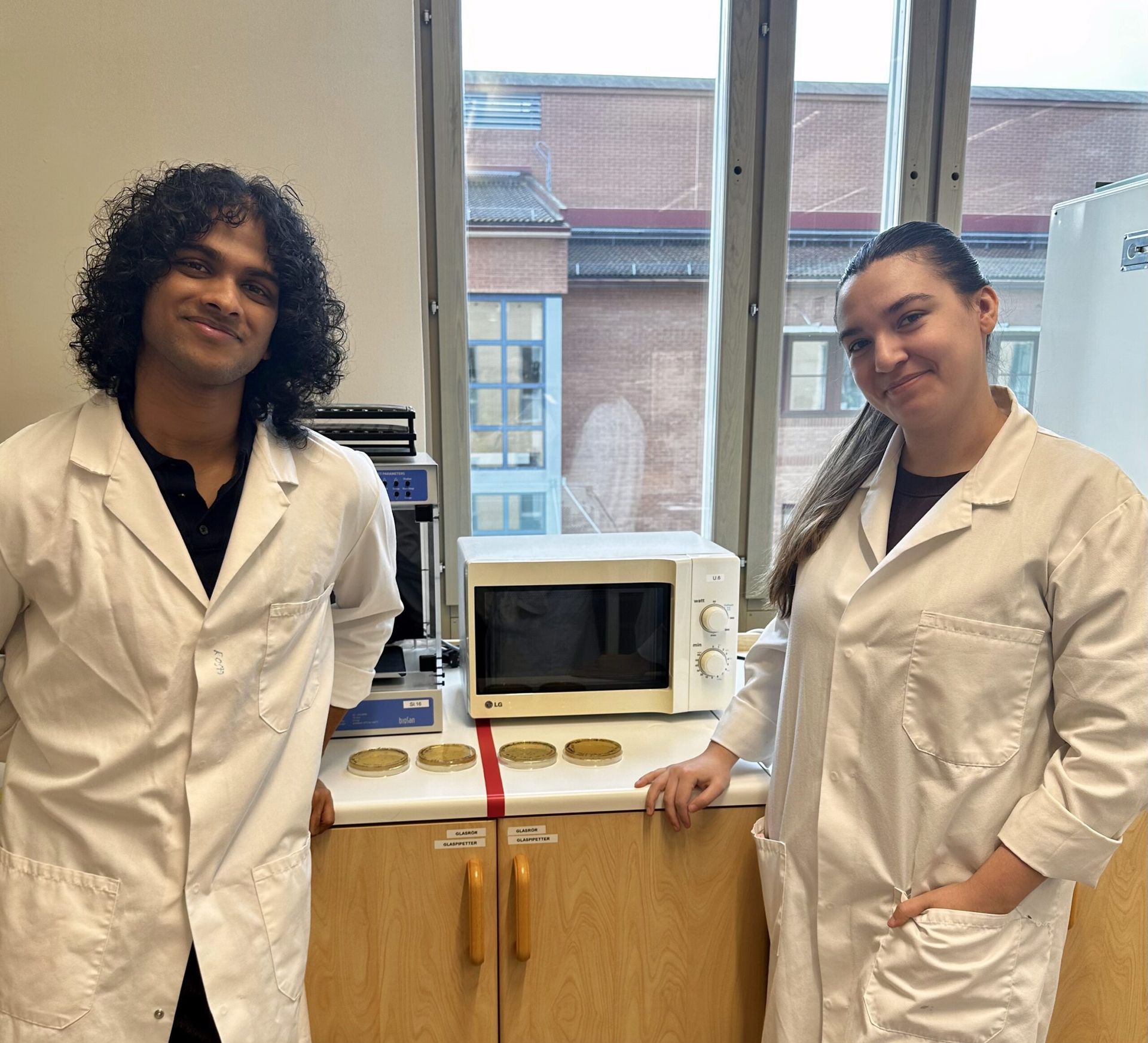 two students with their Petri dishes